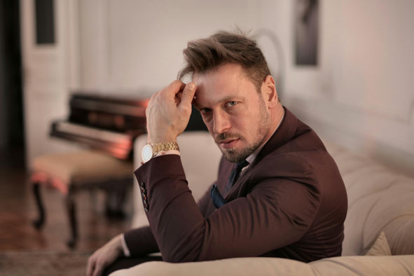 亿万富豪白手起家实验！5天挑战失败，第二天就睡大街  人生震撼启示-思维脑洞