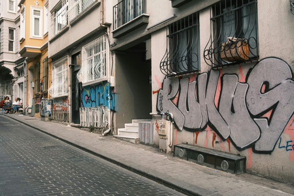 原来我们只是资本家的白老鼠？一场不可公布的金钱游戏 ：有钱人如何利用资本主义控制人类？-思维脑洞